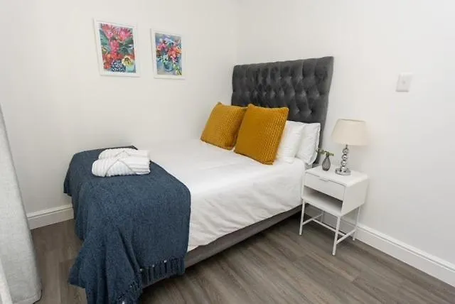 Lakeshore Luxe Noordhoek Tatil Evi