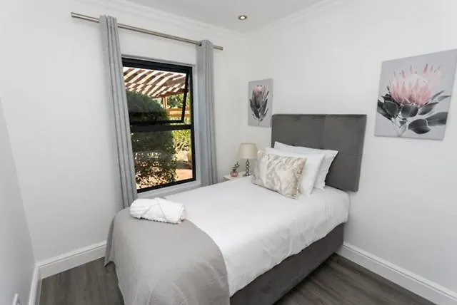 Tatil Evi Lakeshore Luxe Noordhoek